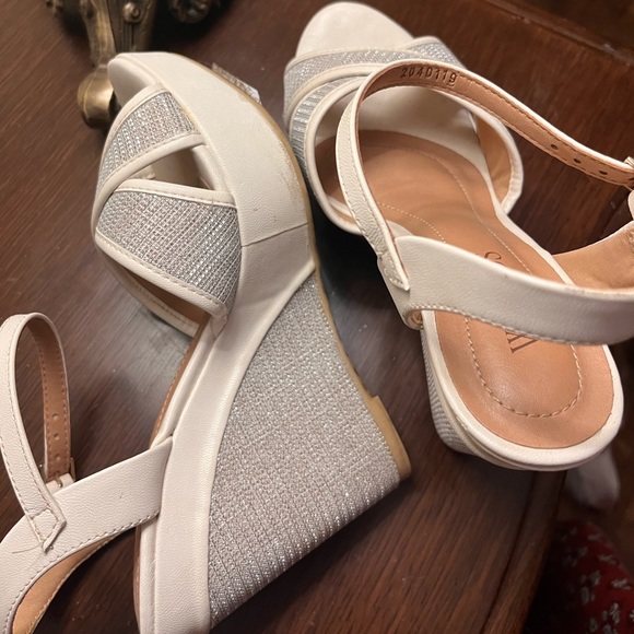 Woods White and Silver Wedge Heels (EU 38/UK 5) - Picture 5 of 8
